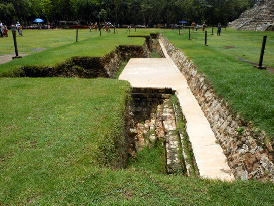 Chichen-Itza_20120815_027